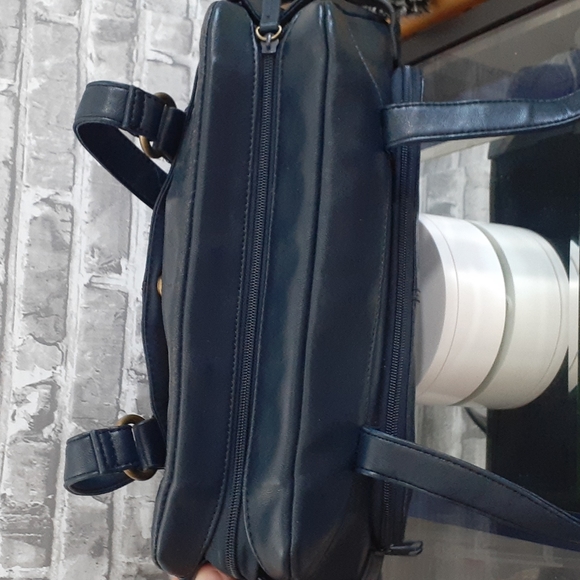 Vtg. Unbranded Shoulder Purse Blue Genuine leather with man made trim. - Picture 6 of 16